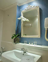 hotel floride etoile bathroom