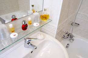 hotel relais du marais bathroom